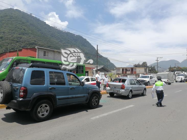 Chocan sobre la Orizaba-Tehuacán; cierran la circulación