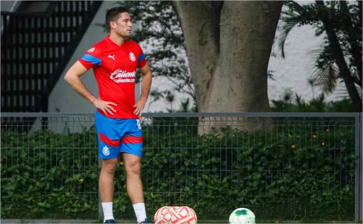 Peruano Santiago Ormeño, ya elegible para debutar con Chivas