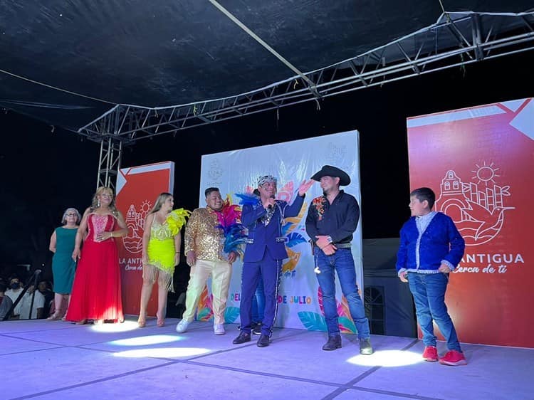 Carlos Caiceros La Mona se convierte en rey del Carnaval de Cardel