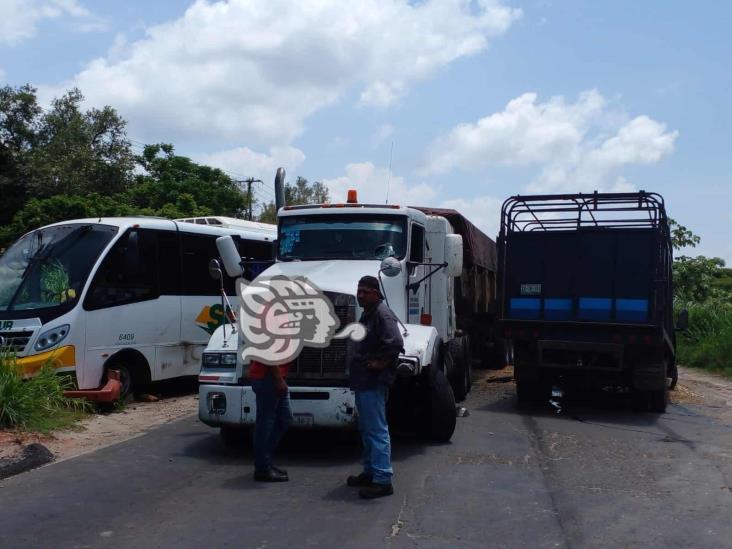 Reabren la carretera Jáltipan-Cosoleacaque tras accidente