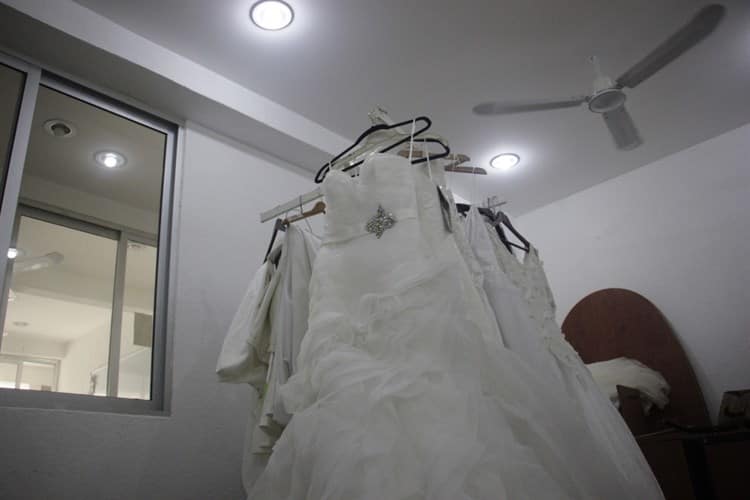 Casa Santa Ana realiza bazar con causa, ofrece vestidos de novia a bajo costo