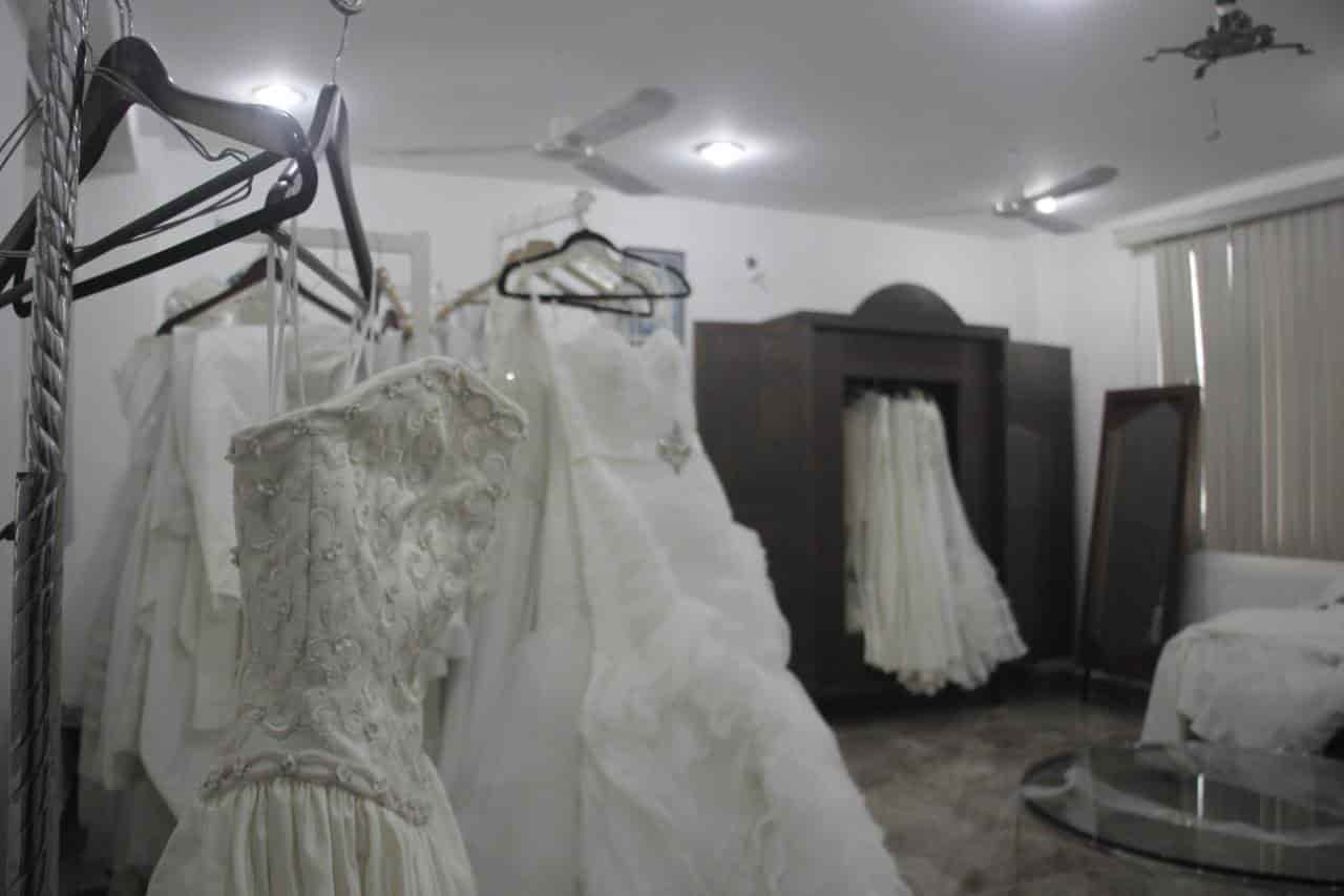 Casa Santa Ana realiza bazar con causa, ofrece vestidos de novia a bajo costo