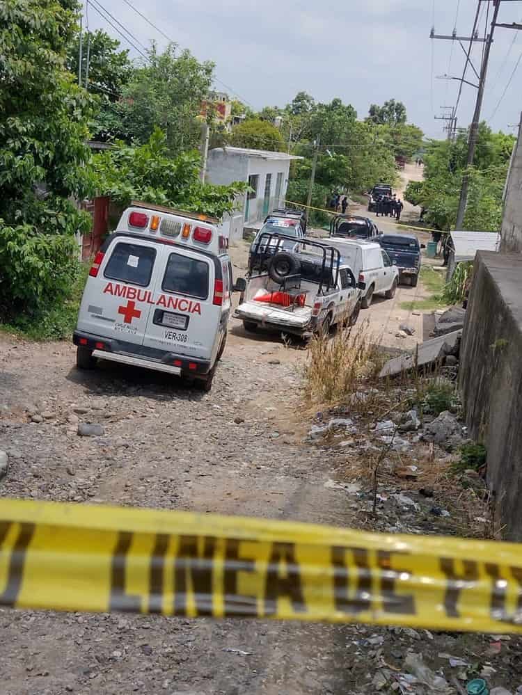 Asesinan a joven de 17 años dentro de una casa en Martínez de la Torre