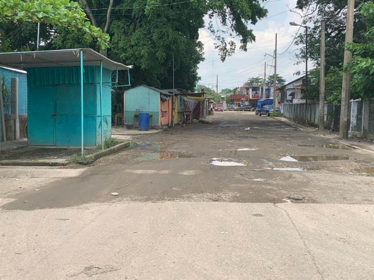 Locatarios de mercadito pavimentaran sus calle en Carranza