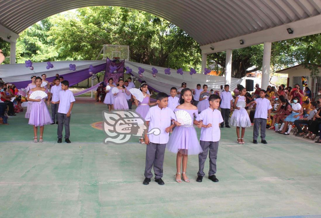 Con medidas por Coronavirus, efectúan graduaciones en Agua Dulce