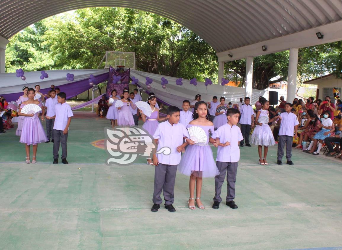 Con medidas por Coronavirus, efectúan graduaciones en Agua Dulce