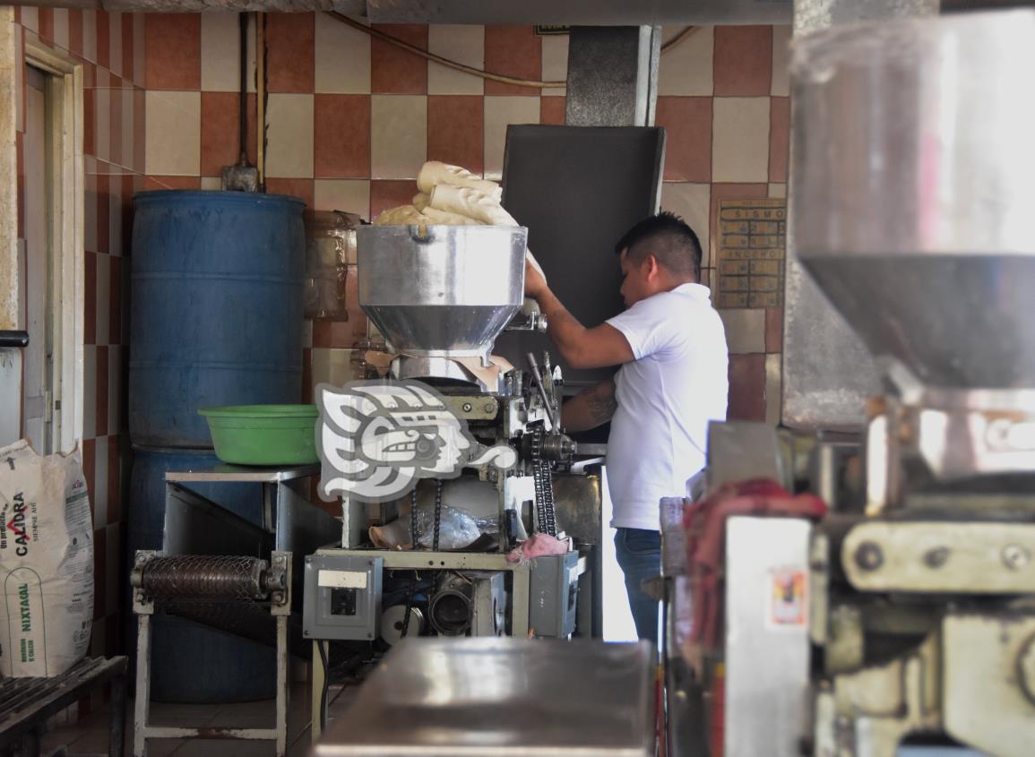 (+ Video) No exceder el precio, piden a tortilleros de Coatzacoalcos