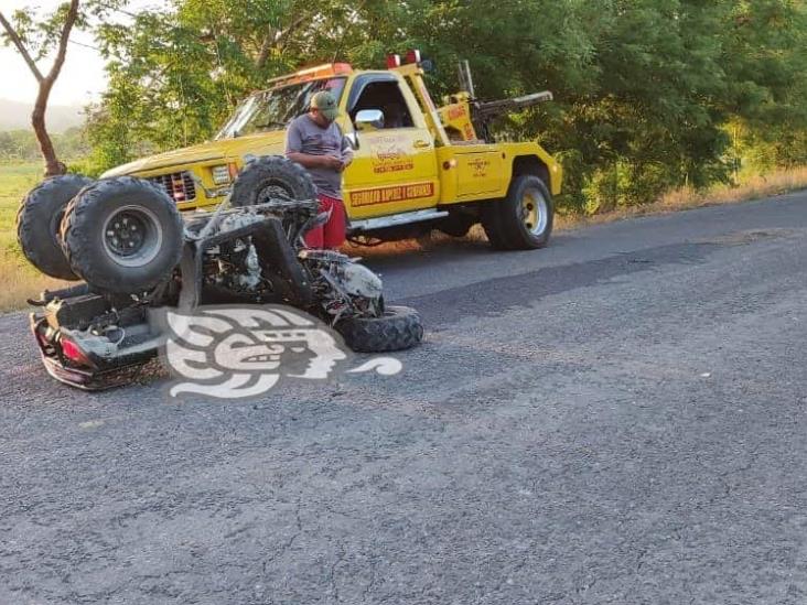 Cuatrimoto se impacta contra camioneta en Misantla; hay un herido