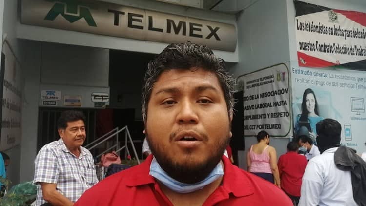 Trabajadores de Teléfonos de México realizan huelga en oficinas de Cosamaloapan