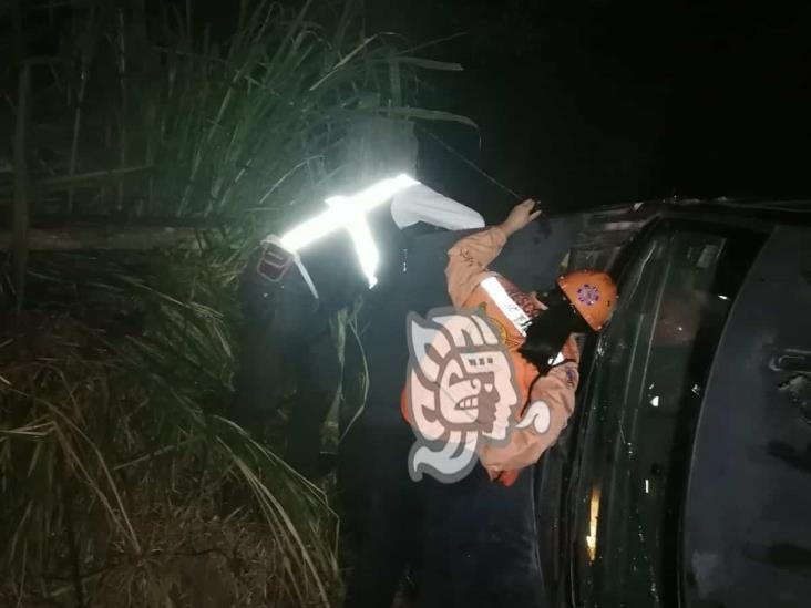 Se registra volcadura de camioneta en la carretera Banderilla-Jilotepec