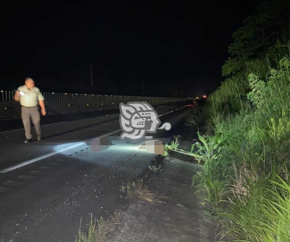 Tiran cuerpo desmembrado en la autopista Cosoleacaque- La Tinaja