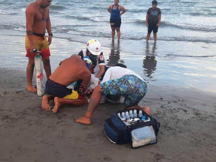 En Veracruz, rescatan a mujer de la tercera edad que estuvo a punto de ahogarse