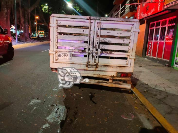 Chocan taxi y camioneta en avenida Maestros Veracruzanos; hay tres lesionados