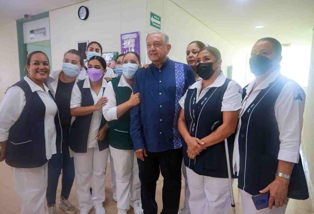 AMLO refrenda compromiso de basificar al personal médico del país