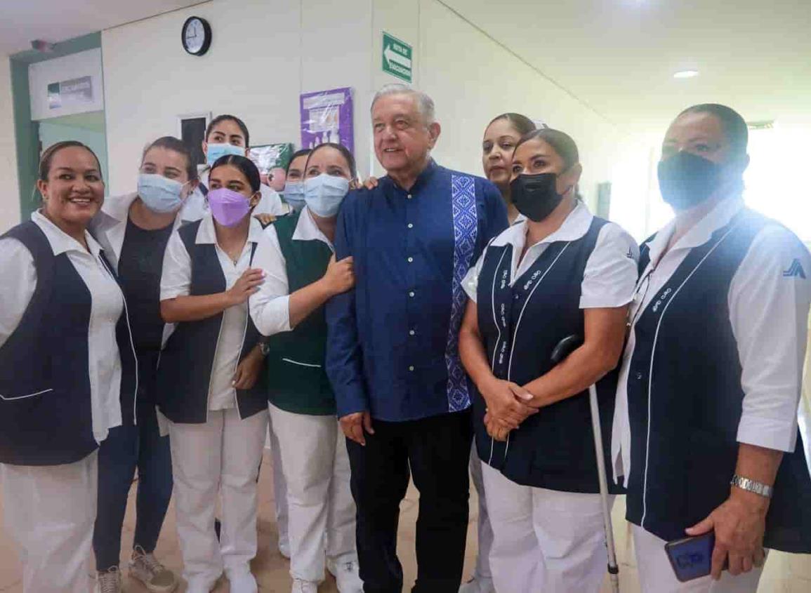 AMLO refrenda compromiso de basificar al personal médico del país