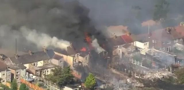 Ante ola de calor en Gran Bretaña, estallan incendios en Londres