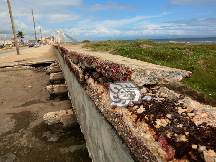 Deteriorado el Malecón de Coatzacoalcos por salitre y falta de mantenimiento