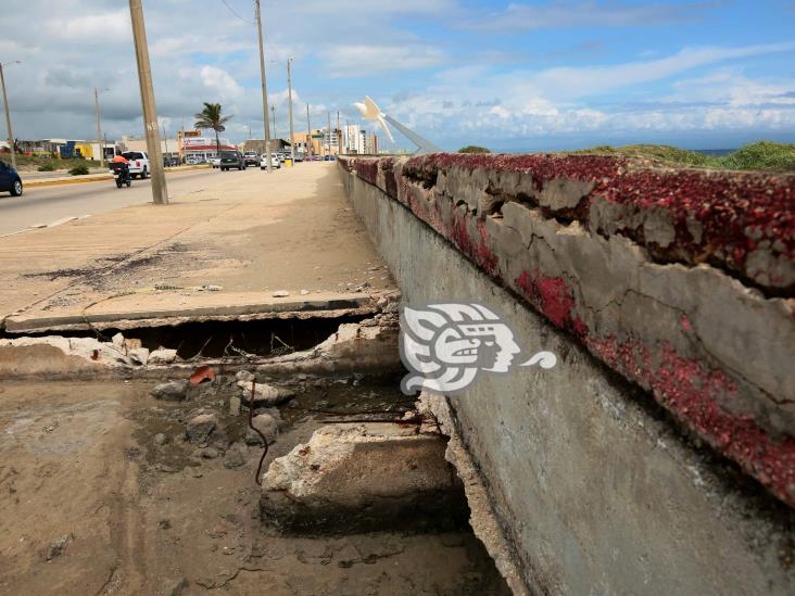 Deteriorado el Malecón de Coatzacoalcos por salitre y falta de mantenimiento