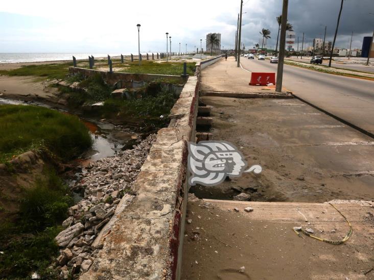 Deteriorado el Malecón de Coatzacoalcos por salitre y falta de mantenimiento