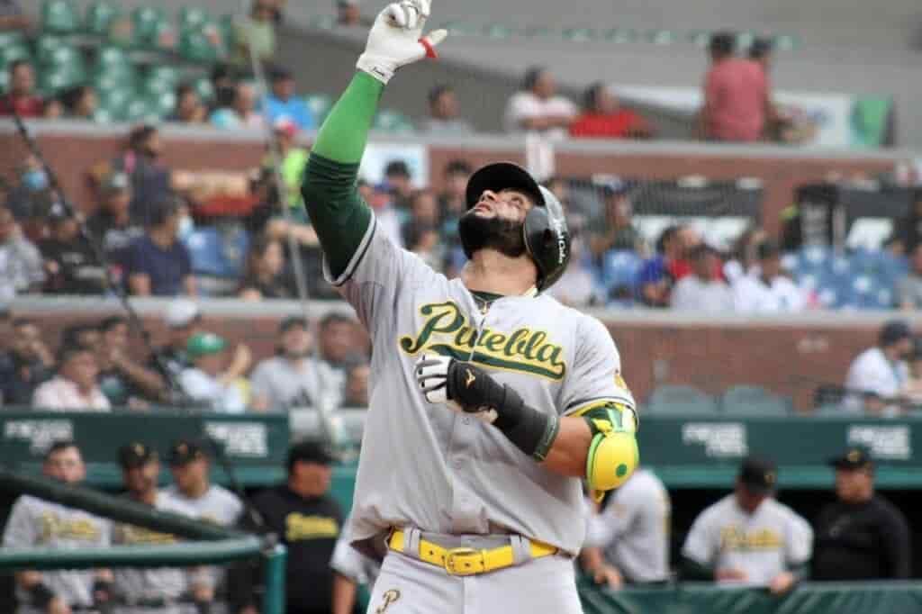 Pericos y Saraperos reparten victorias en jornada doble