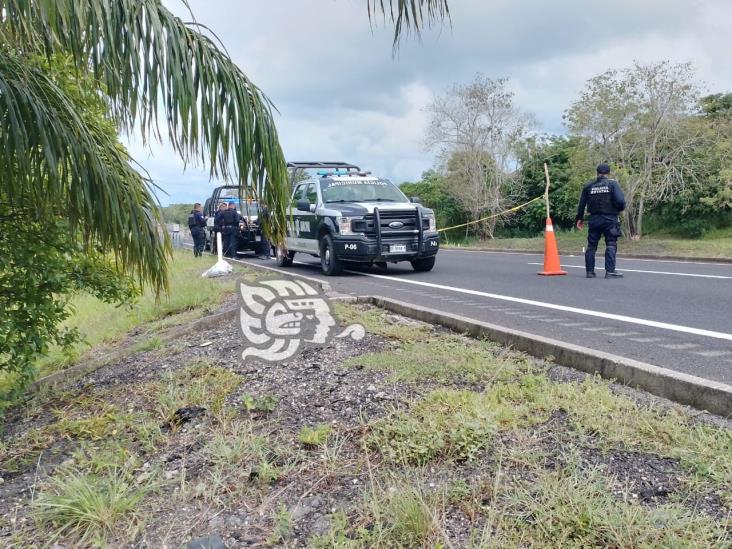 Localizan cuerpo ensabanado en la carretera Coatzacoalcos-Villahermosa