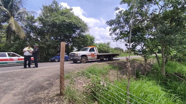 En Cosamaloapan, motociclista se impacta contra camioneta