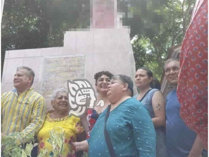 ¡Sorprendente! En Misantla, mujer pidió colocar monumento de p*ne en su tumba