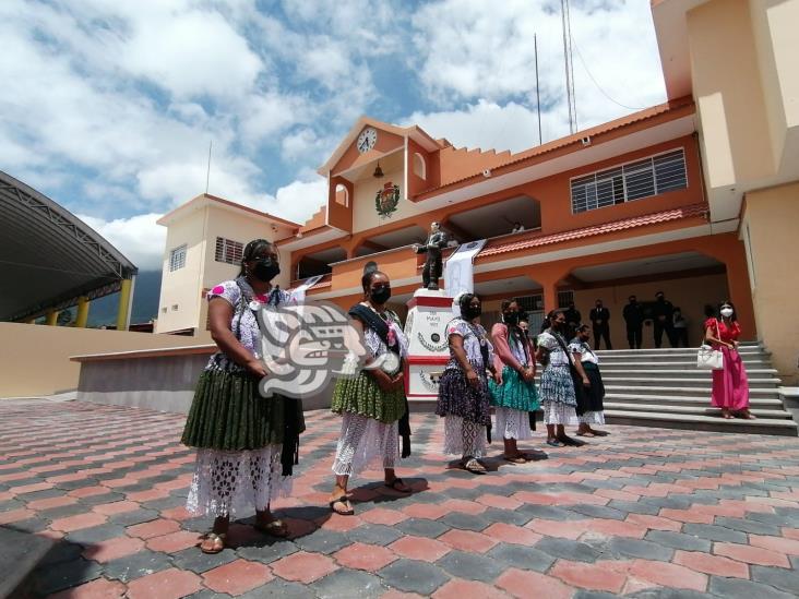 (+Video) Autoridades inauguran remodelación de palacio municipal de Ixhuatlancillo