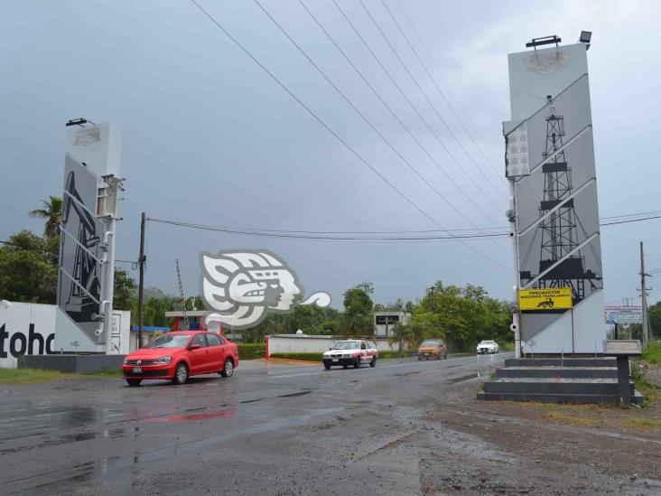 En Poza Rica, demuelen obra millonaria para ampliar carretera a Cazones