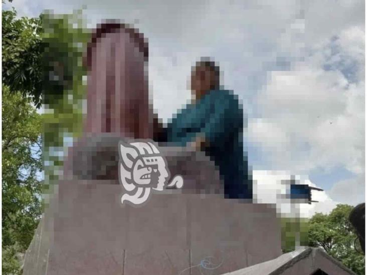 ¡Sorprendente! En Misantla, mujer pidió colocar monumento de p*ne en su tumba