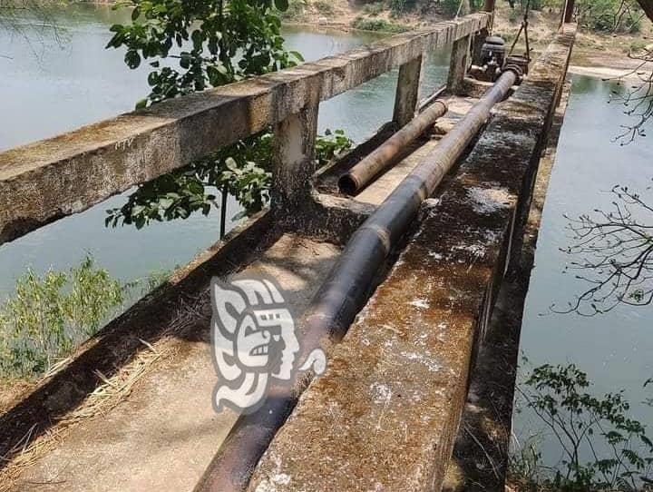 Variaciones de voltaje deja sin agua a Jesús Carranza