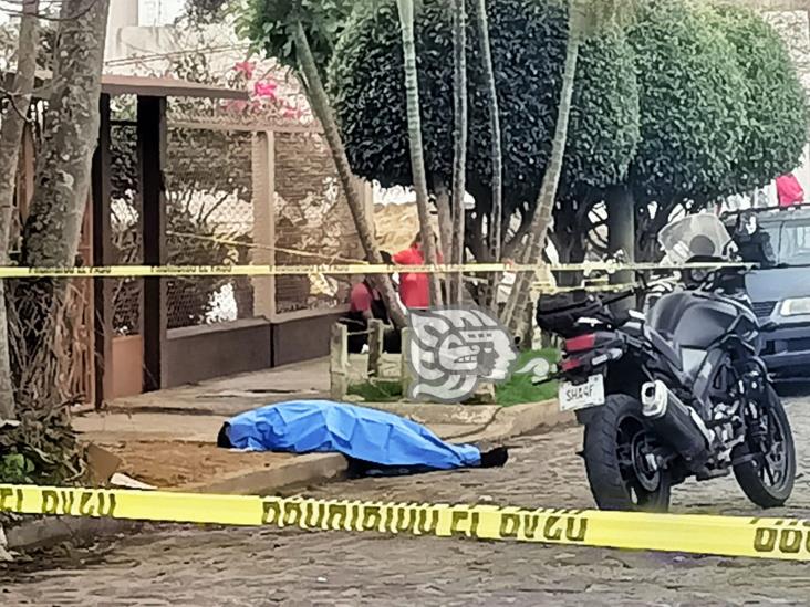 Lo sorprende la muerte en calle de Xalapa; sufre infarto