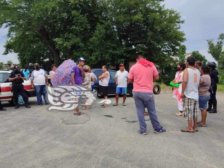 Bloquean carretera México - Tuxpan; exigen atender fuga de hidrocarburo en Tihuatlán