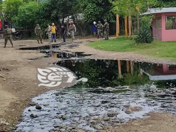 Bloquean carretera México - Tuxpan; exigen atender fuga de hidrocarburo en Tihuatlán