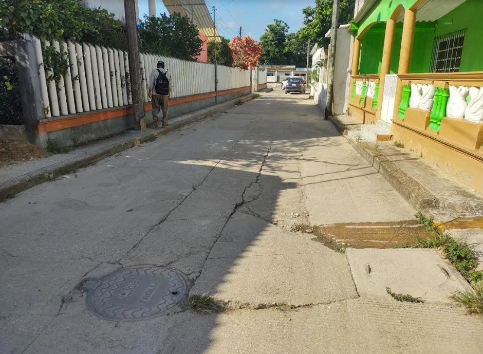 Hundimiento de calles preocupa a habitantes de Villa Cuichapa