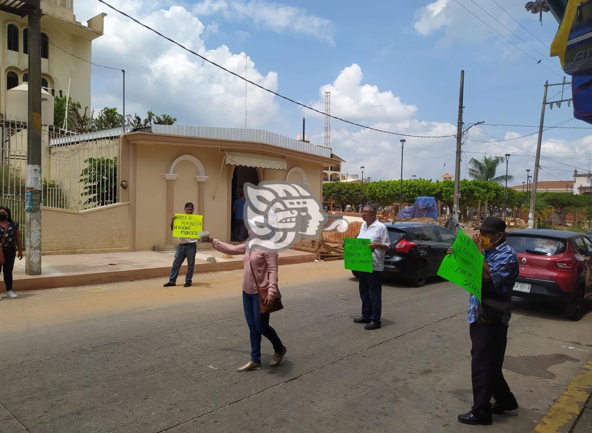 Periodistas acayuqueños botean a favor de compañero enfermo