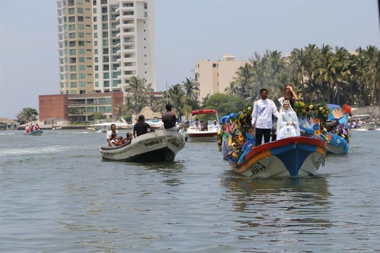 Realizan paseo acuático con la imagen de Nuestra Señora de Santa Ana (+Video)