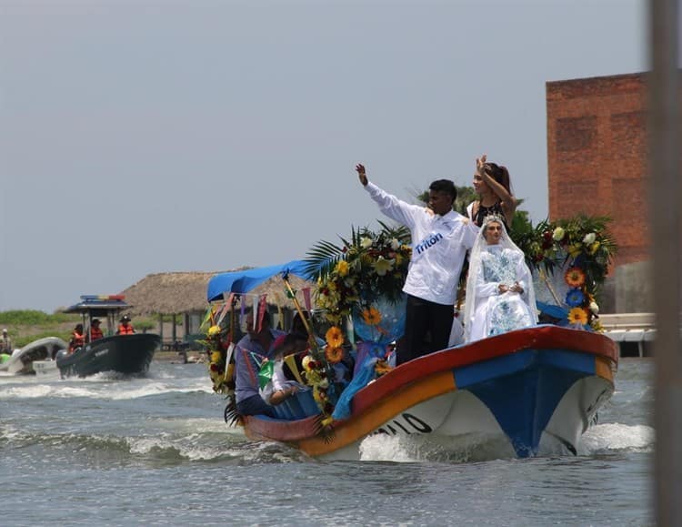 Realizan paseo acuático con la imagen de Nuestra Señora de Santa Ana (+Video)