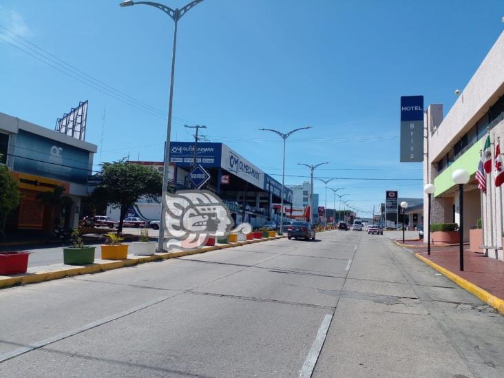 Detienen a dos en Coatzacoalcos tras asaltar a cliente de agencia de autos 