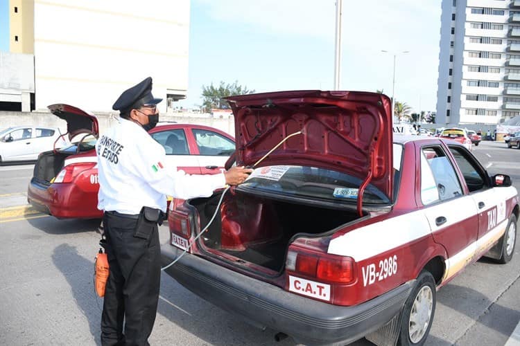 Sanitizan mil unidades de taxi en Boca del Río (+Video)