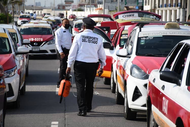 Sanitizan mil unidades de taxi en Boca del Río (+Video)