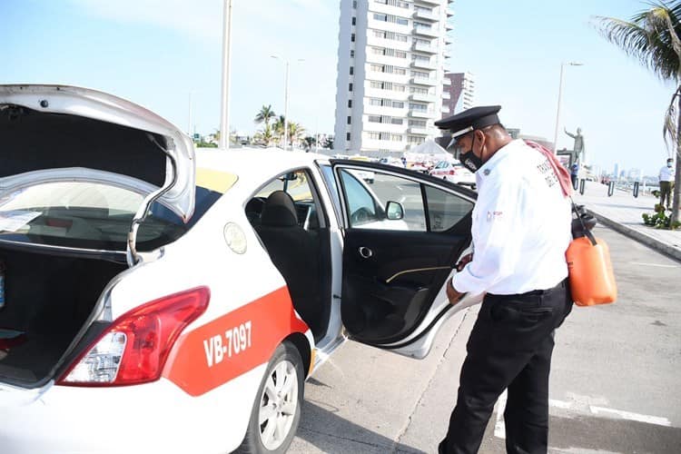 Sanitizan mil unidades de taxi en Boca del Río (+Video)