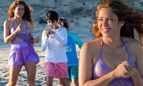 Captan a Shakira paseándose en playas de México junto con sus hijos