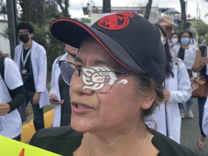 (+Video) Xalapa: ‘mi hijo no le debe nada al estado‘: madre de estudiante de Medicina