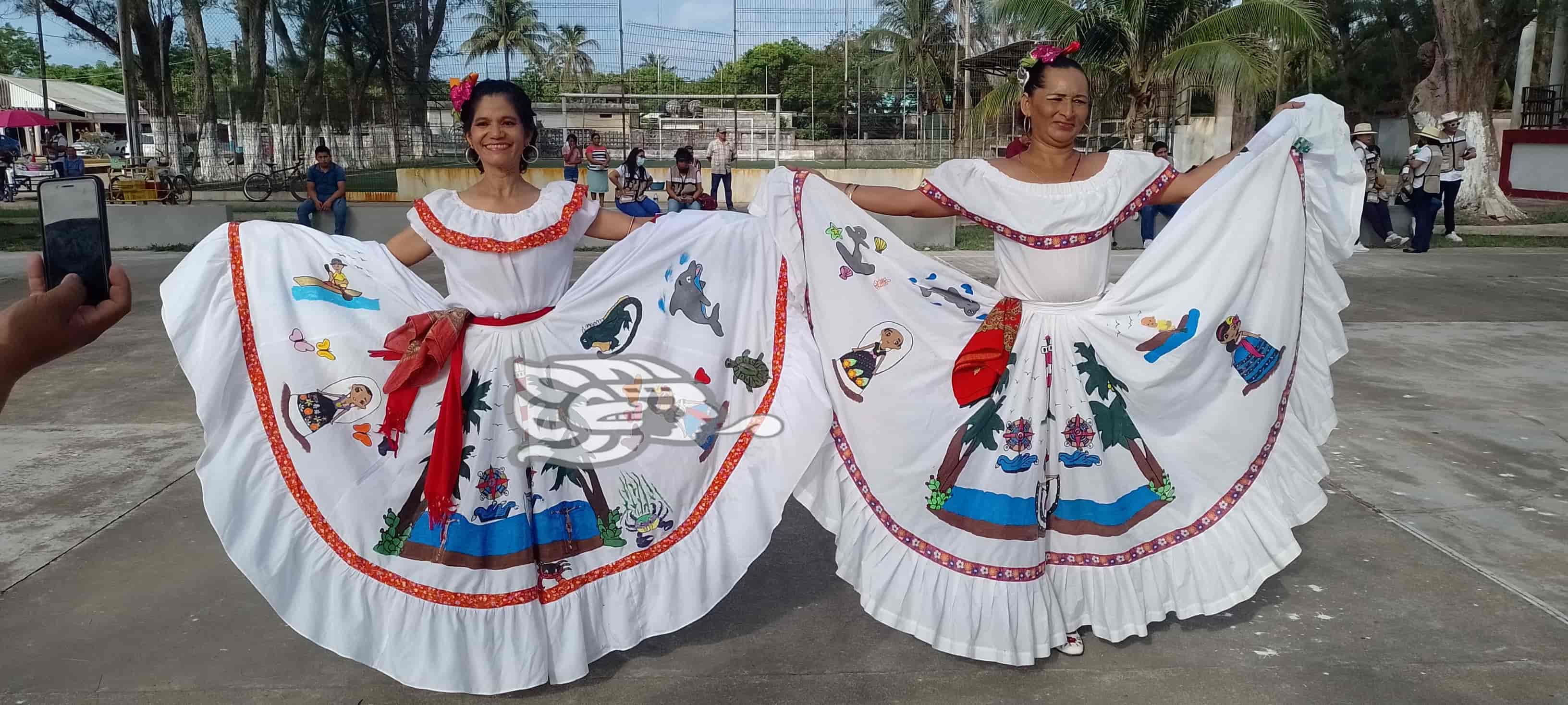 Con “amor y esmero”, presentan el traje típico de Tonalá