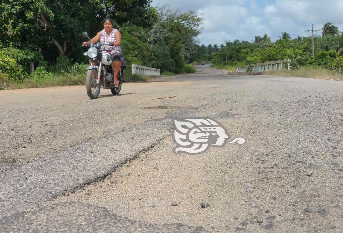 Repararán caminos destruidos por lluvias en el ejido Colorado