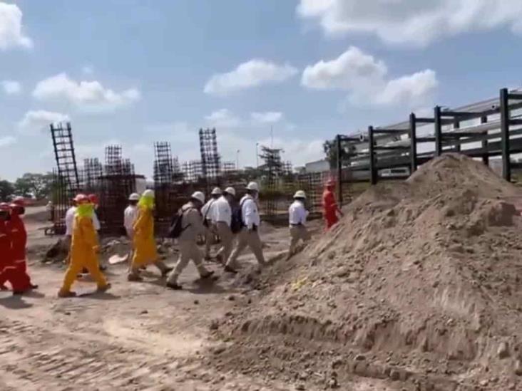 Director de Pemex supervisa trabajos en Campo Ixachi, en Tierra Blanca