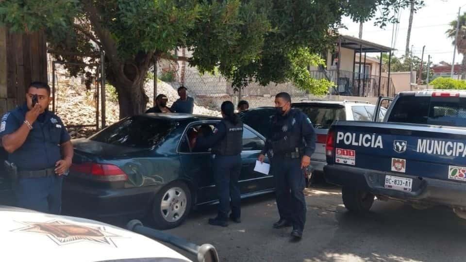 Rescatan a familia de Estados Unidos con 8 niños en Tijuana; vivían en un automóvil