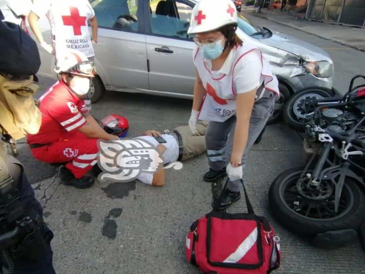 Choque entre auto y moto en Córdoba deja una persona lesionada y daños cuantiosos