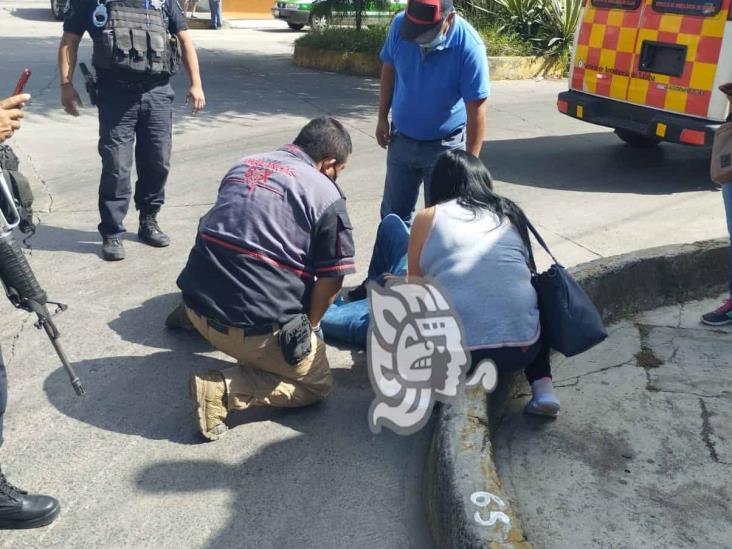 Choque entre Jeep, Volkswagen y moto en Xalapa deja un lesionado